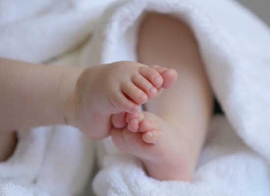 Maria, Ana, João e Pedro são os nomes mais registrados em Campos, mas Enzo, Gael, Eloá e Antonela estão chegando!